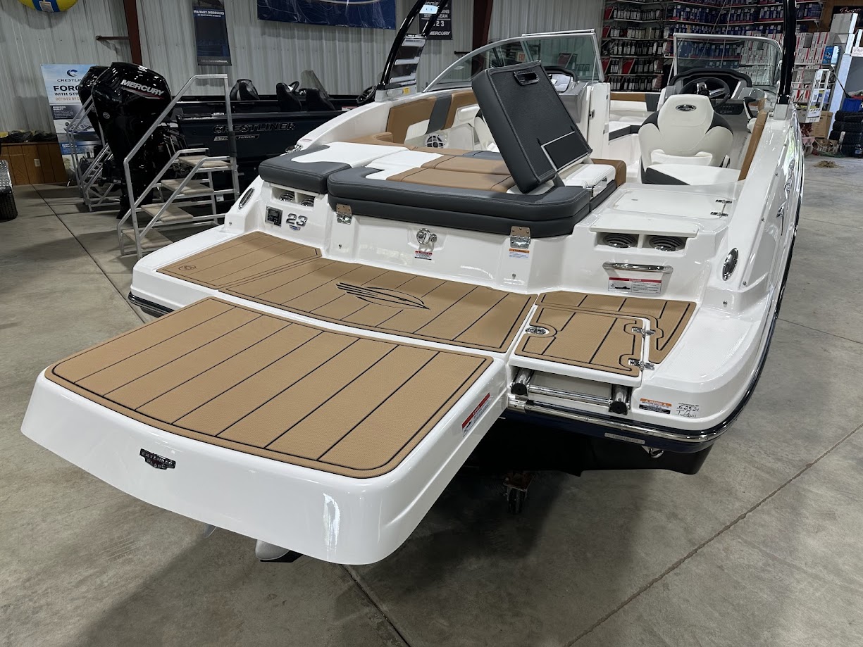 2024 Chaparral SSI 23 SPORT. 300hp 6.2 V8 Bravo 3! Wakeboard tower! - Photo 11